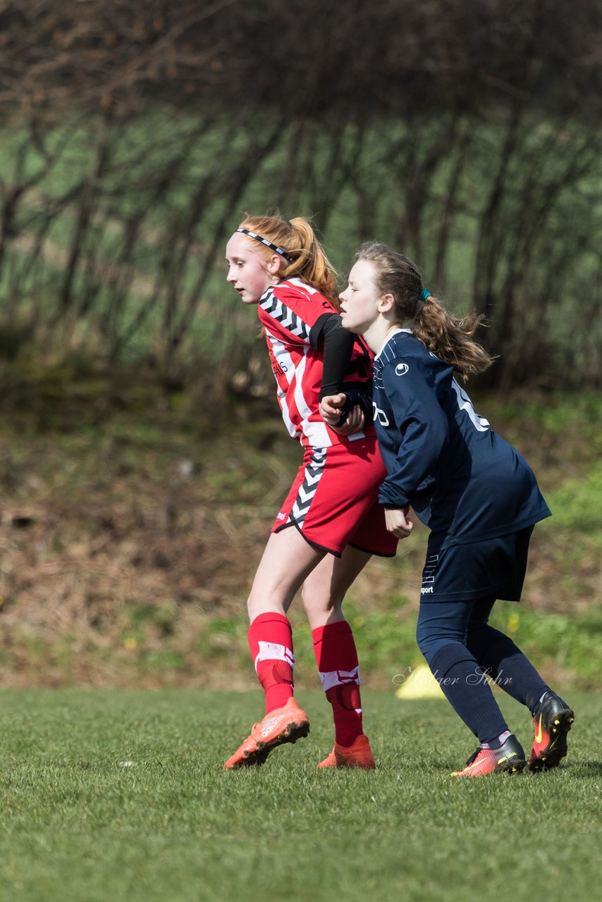 Bild 105 - C-Juniorinnen TSV Zarpen - TuS Tensfeld : Ergebnis: 2:1